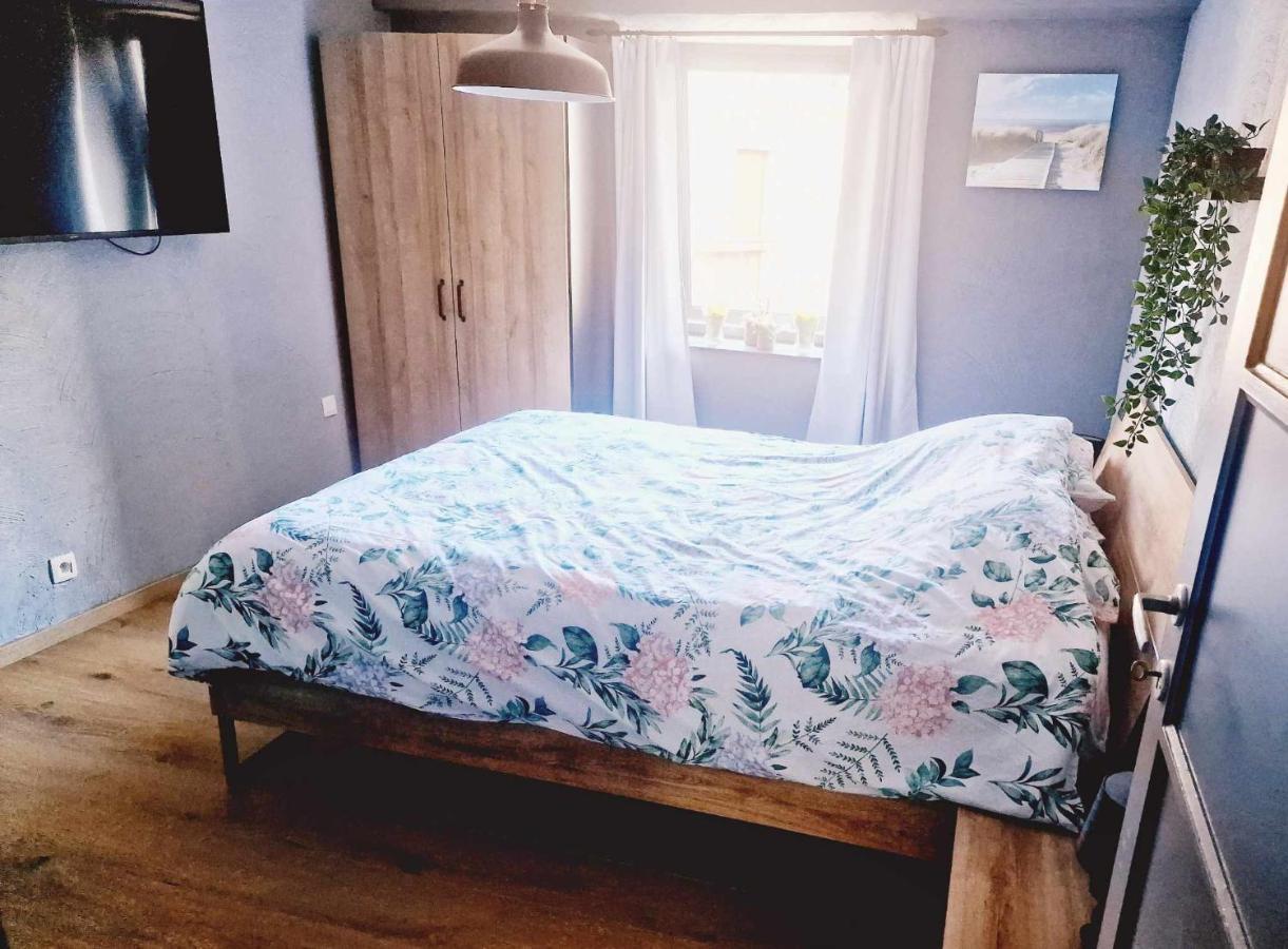 Bed and Breakfast Le Petit Broux Эвей Экстерьер фото