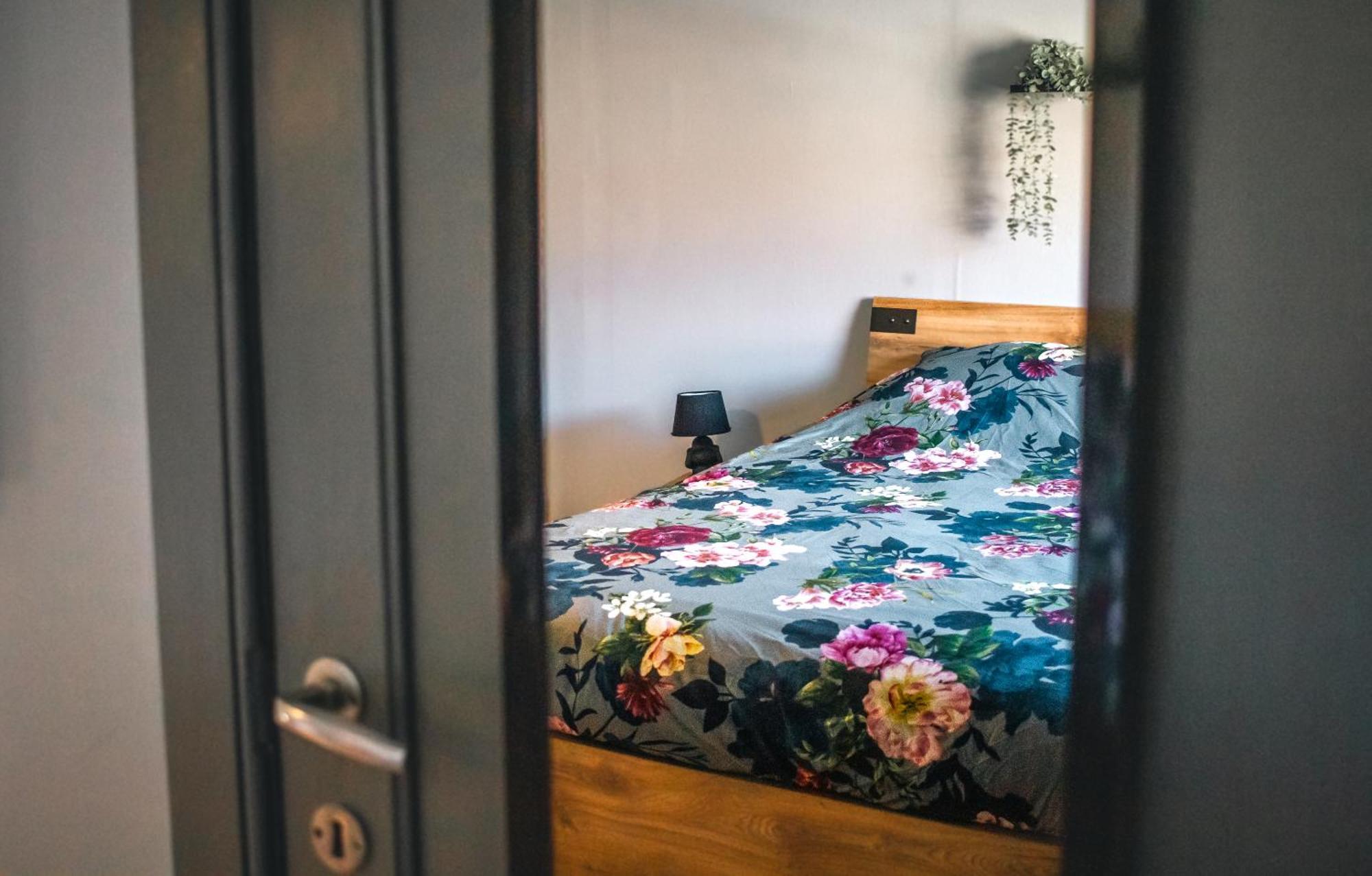 Bed and Breakfast Le Petit Broux Эвей Экстерьер фото