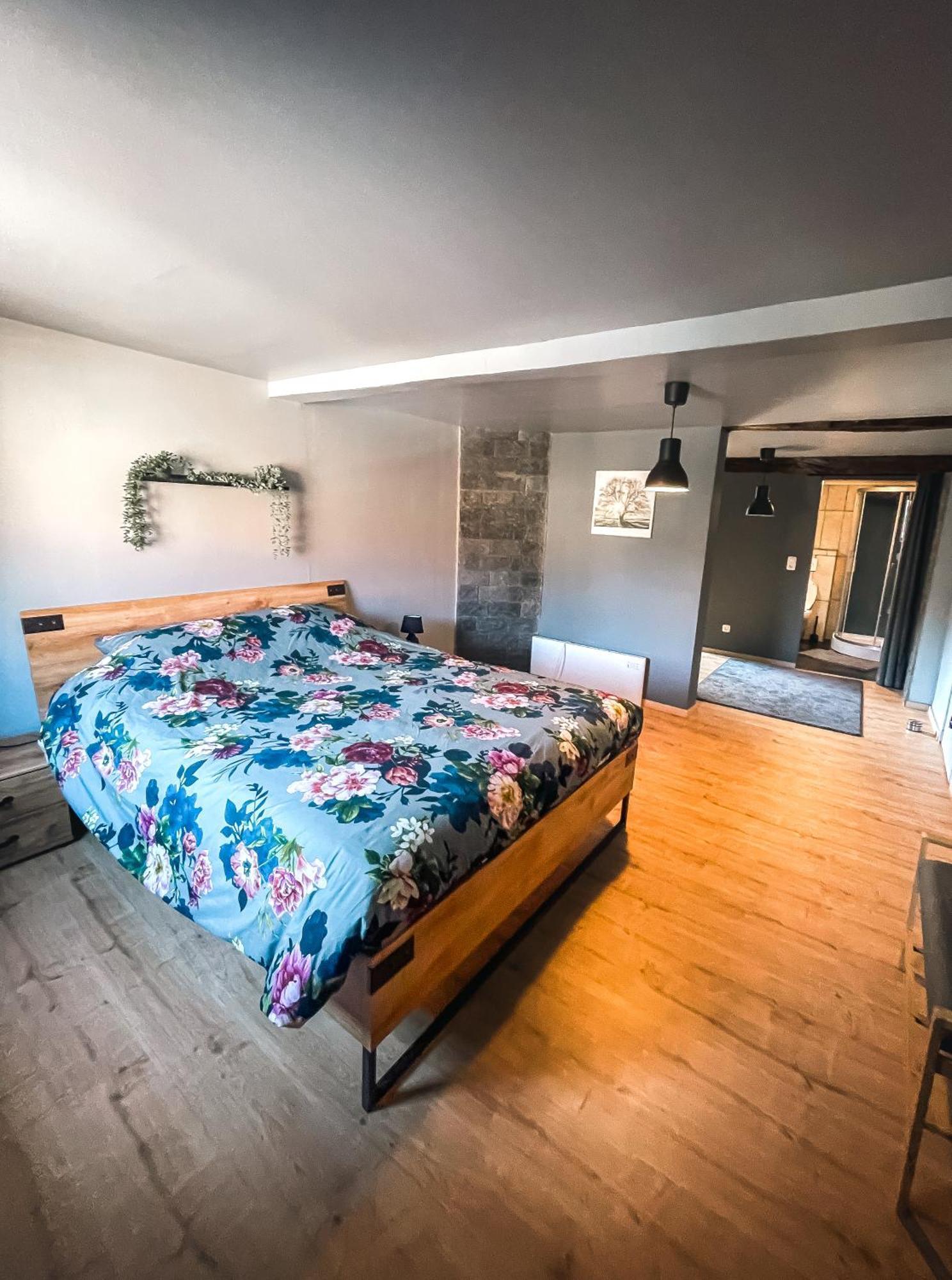 Bed and Breakfast Le Petit Broux Эвей Экстерьер фото