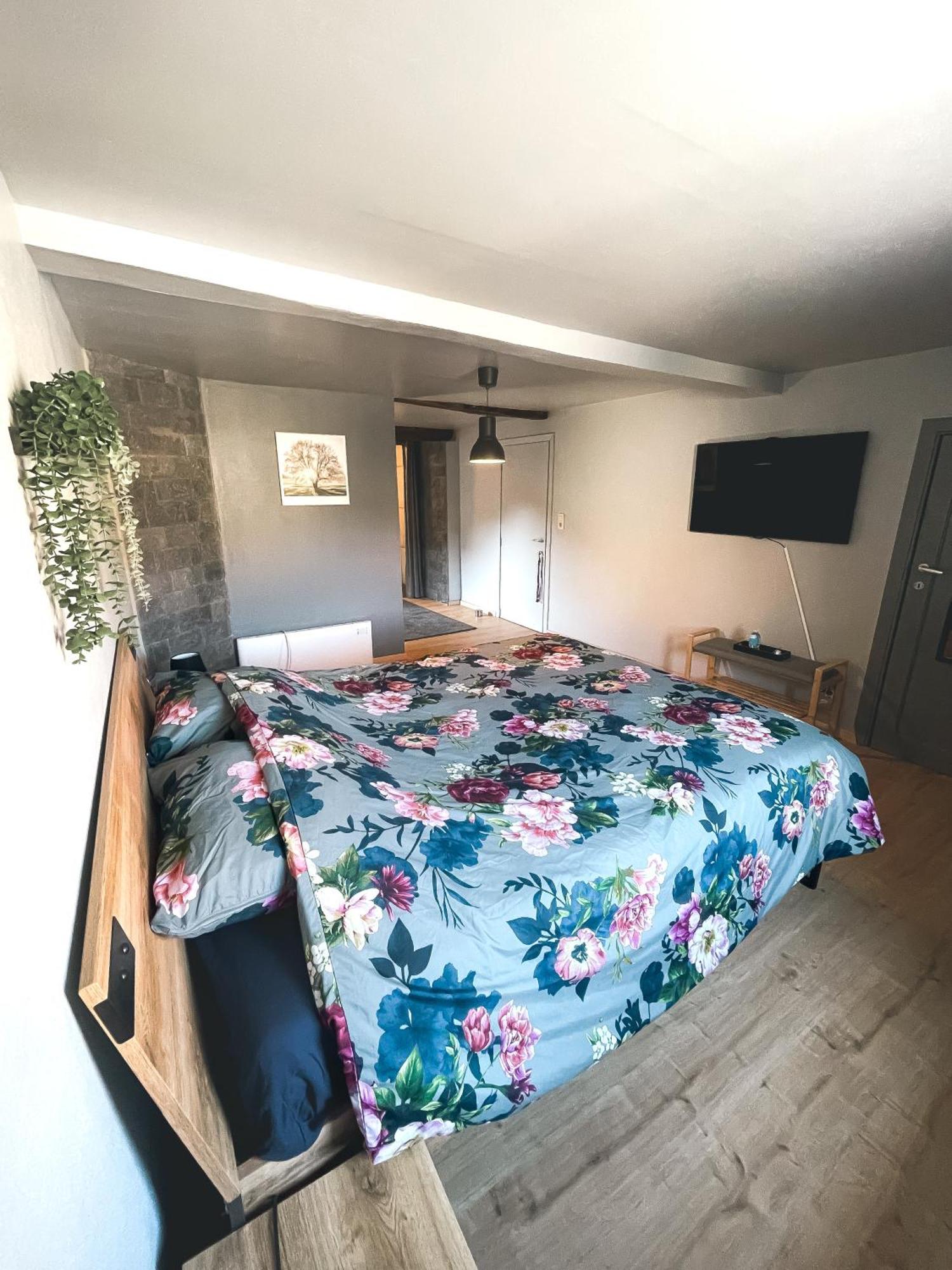 Bed and Breakfast Le Petit Broux Эвей Экстерьер фото